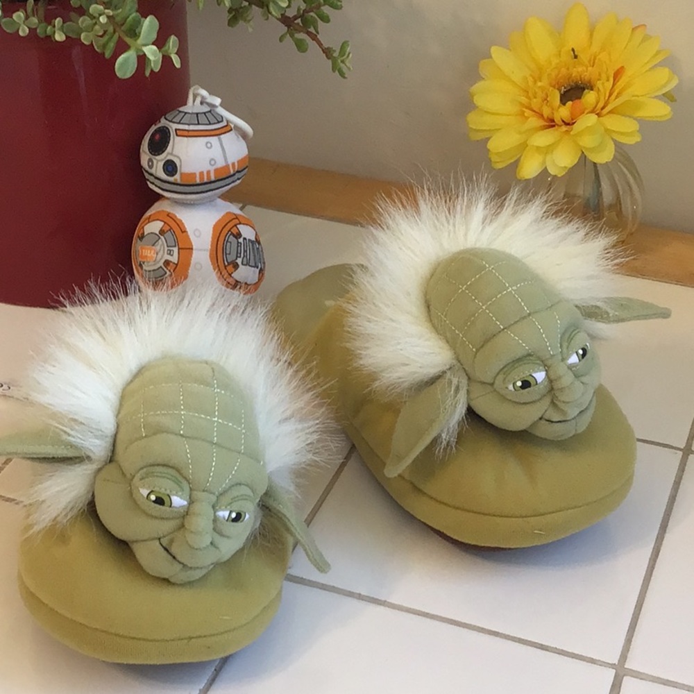 ‘Star Wars’ Yoda Slippers - Picture 3 of 7